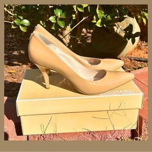 Michael Kors EUC 🔥 Sexy 🔥 MK Flex Mid Pump Nude Patent Leather SZ 8M